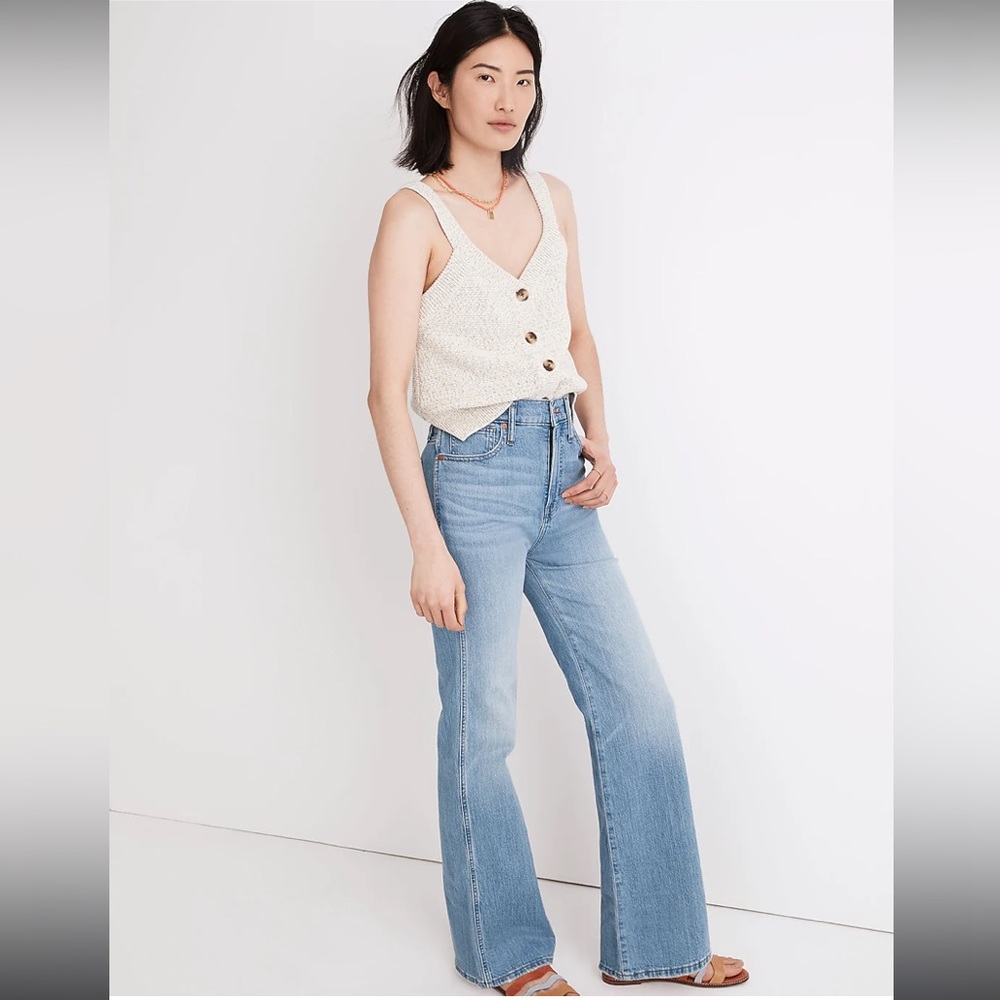 Madewell Petite 11’ High Rise Wide Flare Jeans in Conwell Wash size Petite 24